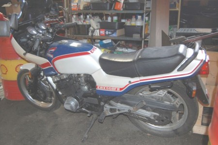 CBX550.jpg (39119 bytes)