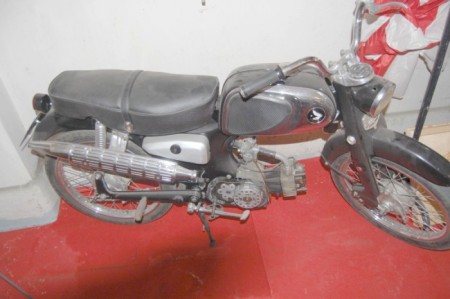 HONDA_OLD_BLACK.jpg (32402 bytes)