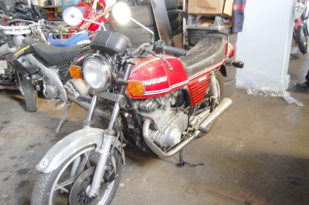 SUZUKIGT.jpg (43517 bytes)