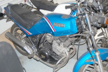 YAMAHATWINBLUE.jpg (48219 bytes)